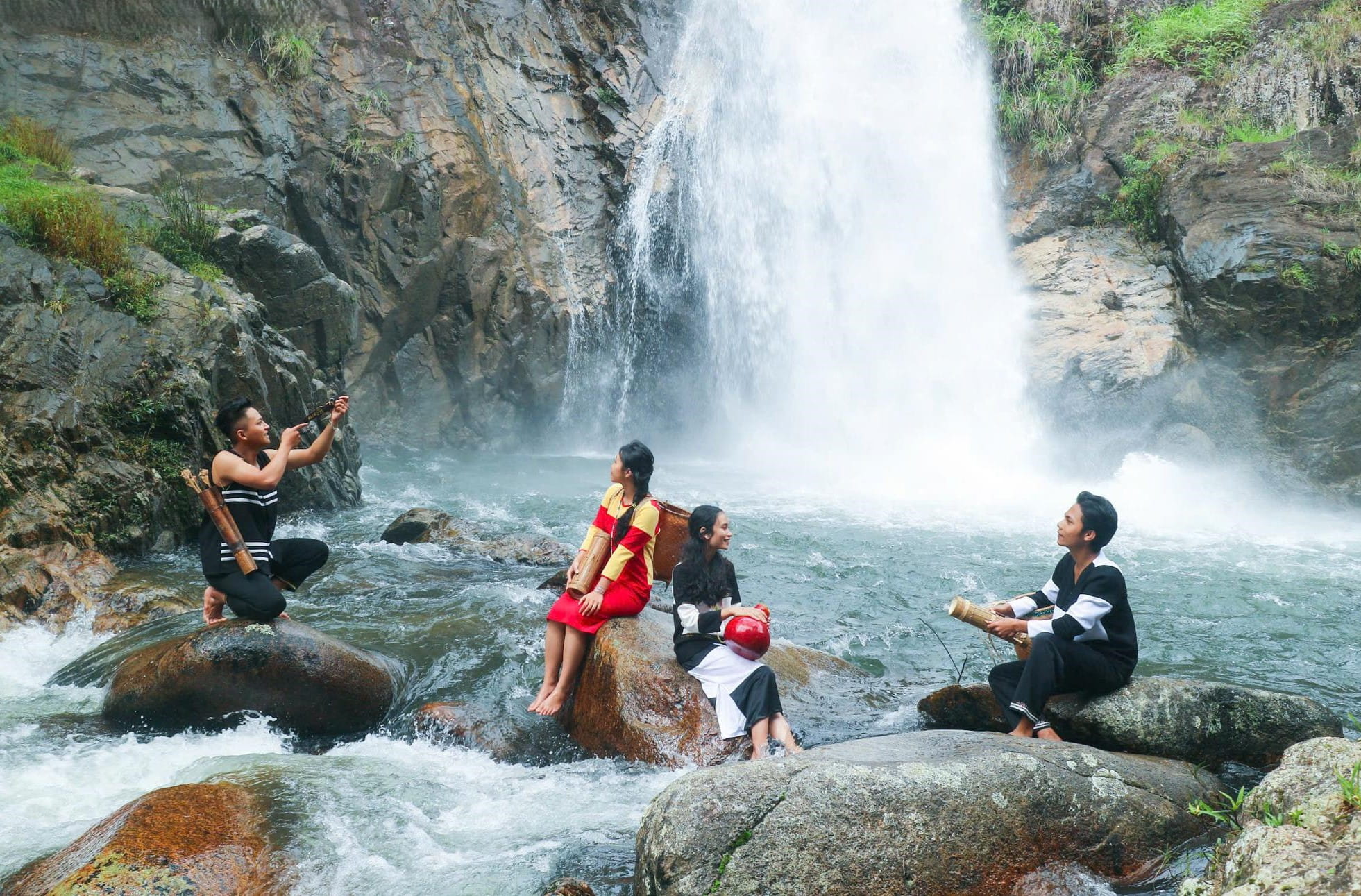 Khánh Sơn: Hành Trình Khám Phá Thác Tà Gụ & Văn Hóa Đàn Chapi